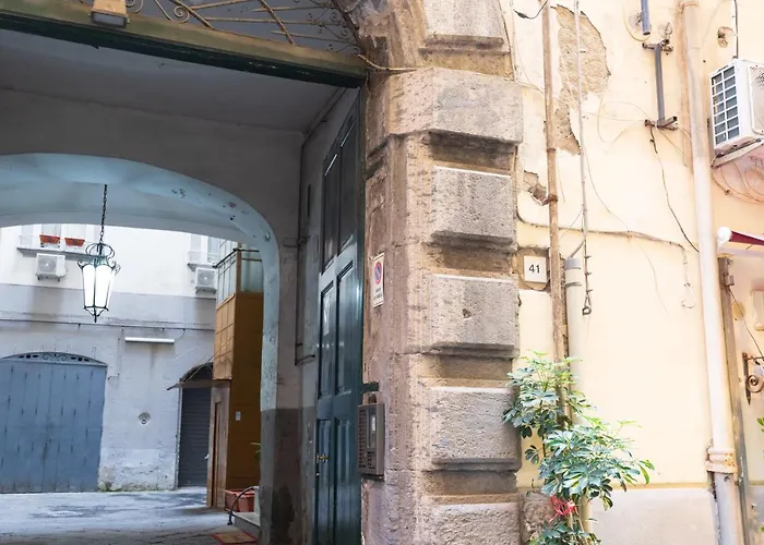 Suites Trinità in Toledo street Napoli